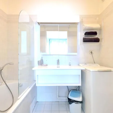 Apartament D'une Avec Terrasse Amenagee Et Wifi A A 2 Km De La Antibes