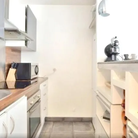 D'une Avec Terrasse Amenagee Et Wifi A A 2 Km De La *