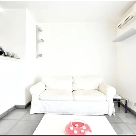 D'une Avec Terrasse Amenagee Et Wifi A A 2 Km De La *